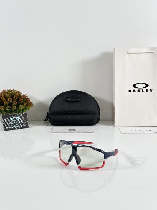 Oakley_8241_Blue_Red_Day