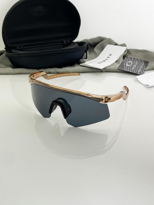 Oakley_Brown_black_