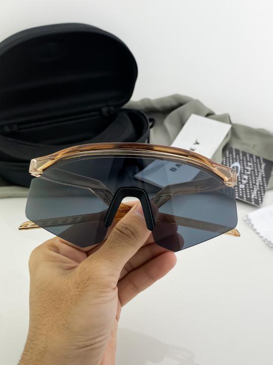 Oakley_Brown_black_