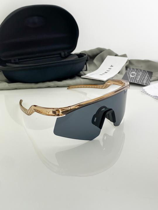Oakley_Brown_black_