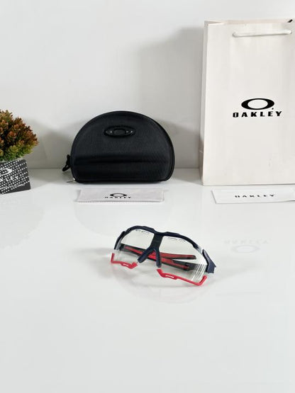 Oakley_8241_Blue_Red_Day
